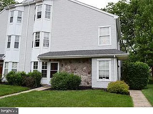 2 bed, 1064 sqft, $2,100 — Photo 1
