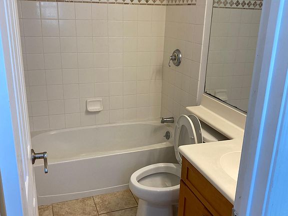 Detached full studio full bathroom
