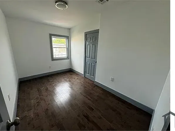 433 S 14th St #1B, Newark, NJ 07103