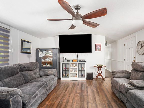 4th image of 2855 Osborn Rd