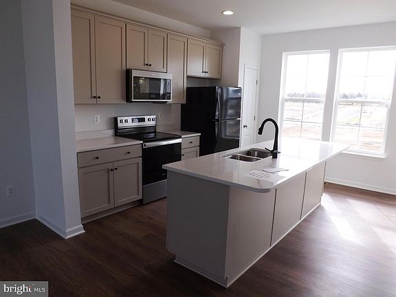 4th image of 26 Kirby Ct