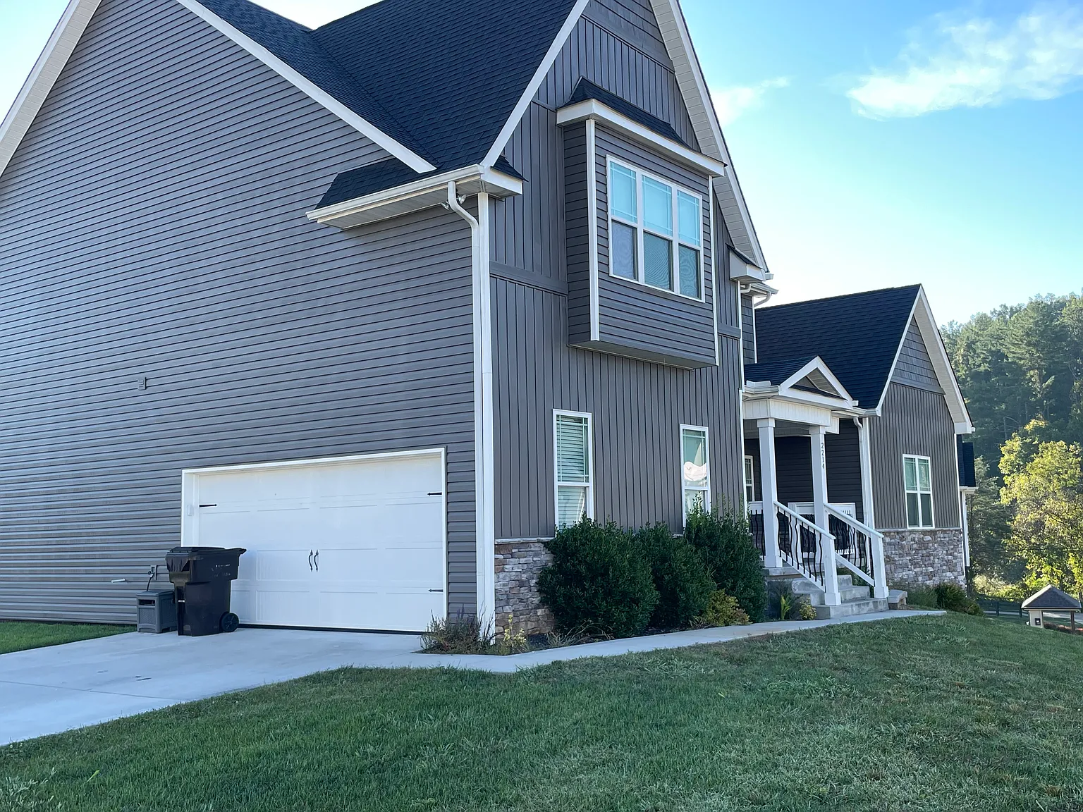 4 bed, 2.5 bath, 2557 sqft, $2,900 — Photo 2