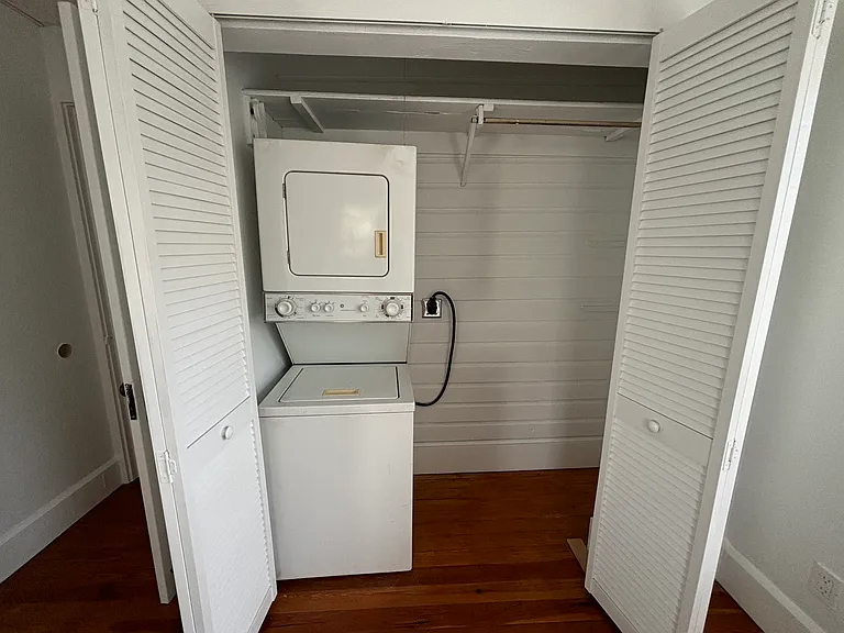 1775 Bay St — Photo 14