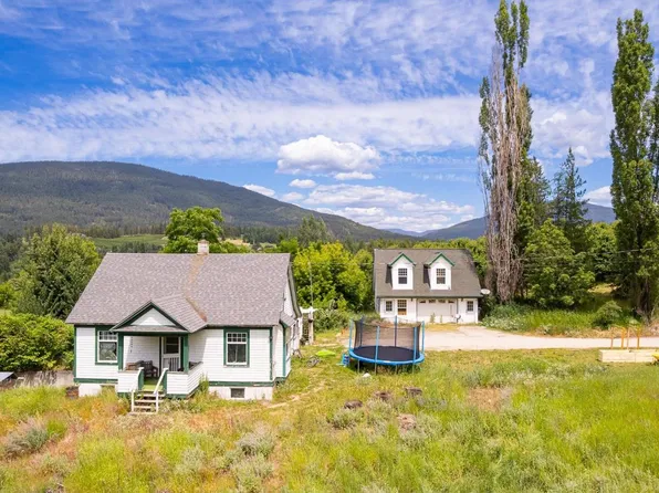 3692 46th St, Central Kootenay, BC V0B 1C1