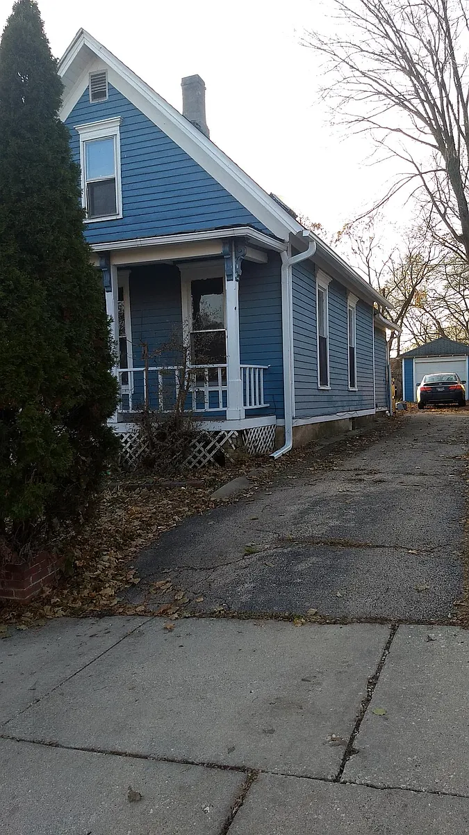 Building Photo - 154 S Porter St