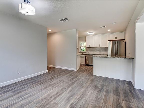 2nd image of 1001 N Sparkman Ave
