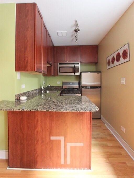 1st image of 625 W Wrightwood Ave APT 418