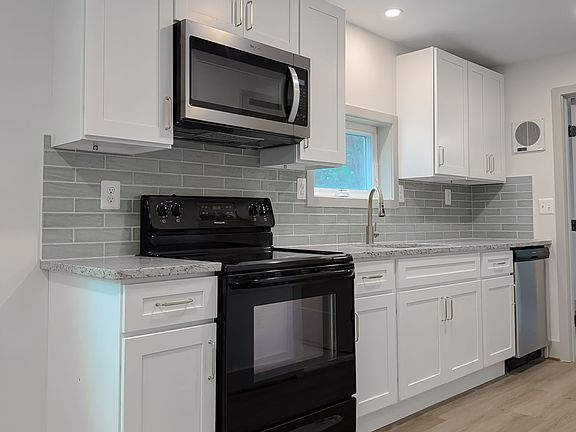 3rd image of 17985 Three Notch Rd #4