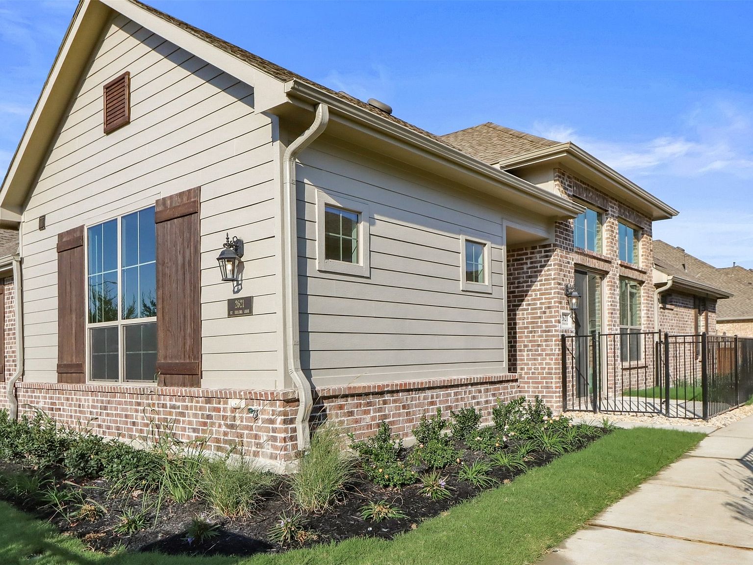 2621 Saint Helena Ln, Grand Prairie, TX 75054 | MLS