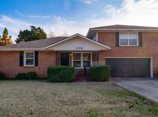 1728 NW 63rd St, Nichols Hills, OK 73116