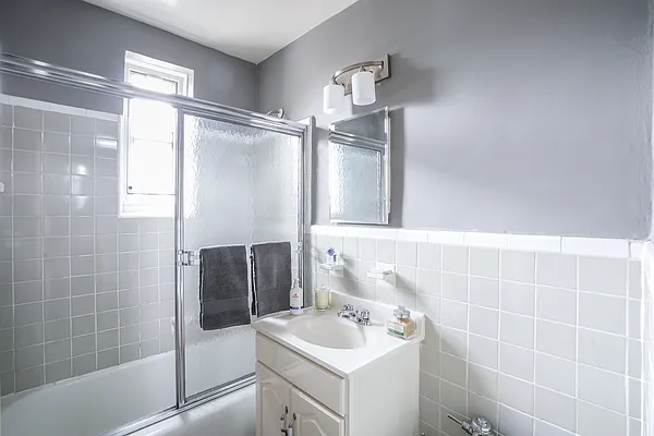 Sold by Universal Realty Group | media 15