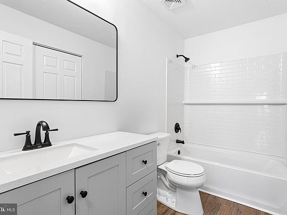 5th image of 204 Tavistock #204