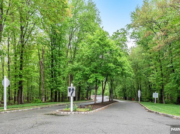 412 Chatfield Dr #412, Pompton Plains, NJ 07444