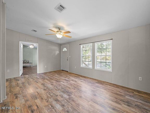 4th image of 218 NE 132ND Terrace
