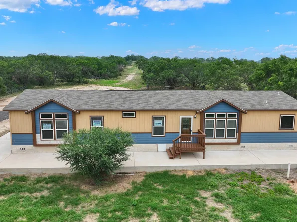 907 county road 773, Devine, TX 78016