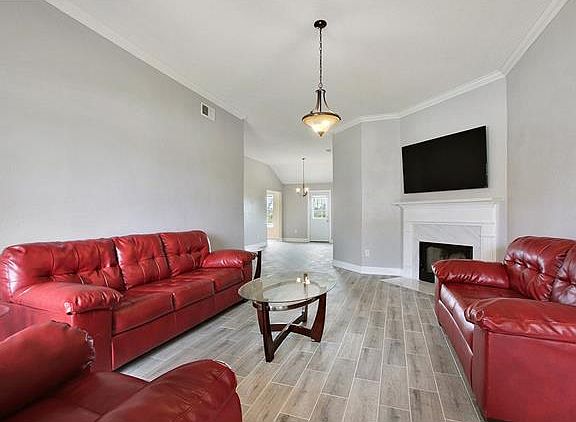3rd image of 3328 W Parc Green St
