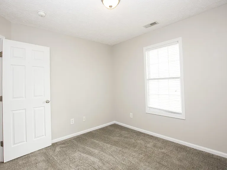 196 Lochwood Dr — Photo 33