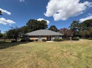 172 Whispering Oaks Dr, Opelousas, LA 70570