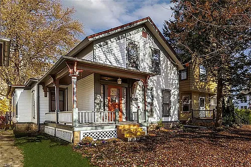 329 4th St Photo 1