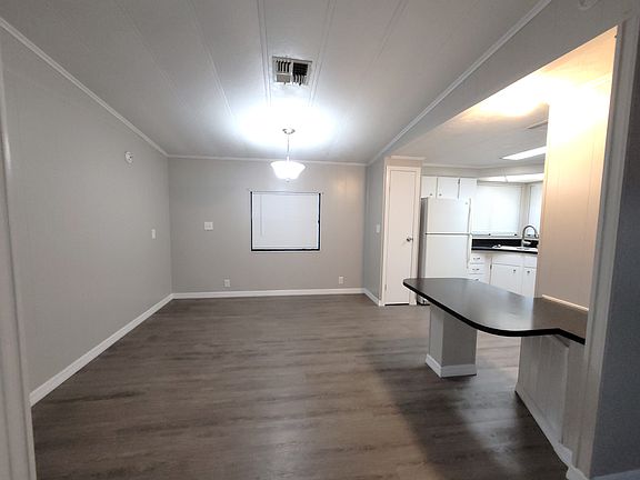 3rd image of 2265 Darby Ln