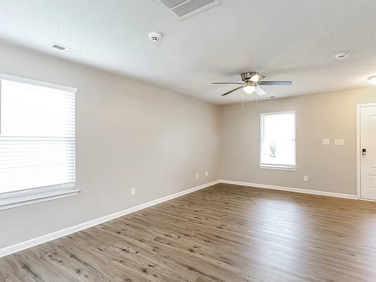 1136 Ballina Way — Photo 5