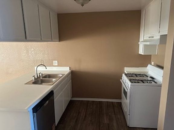 3rd image of 13714 Kornblum Ave APT 16