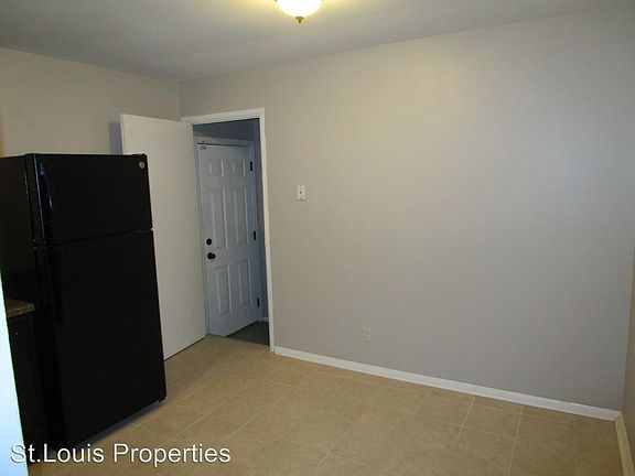 4th image of 1117 Scott Ave