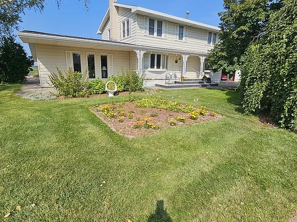 17 McCormick Dr, Cozad, NE 69130