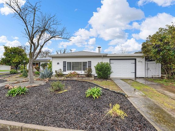 3rd image of 3815 Lynhurst Way