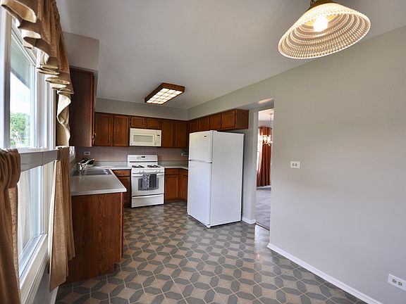 5th image of 345 Meadow Lakes Blvd