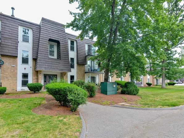 17 Shadowbrook Ln APT 7, Milford, MA 01757