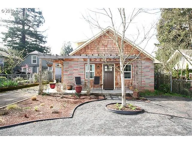 2820 Friendly St photo 1