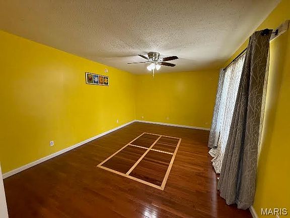 5th image of 606 Fox Plains Dr