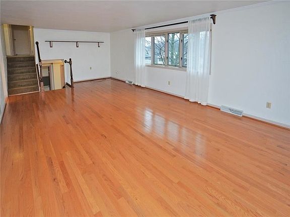 5th image of 4064 Briarwood Dr