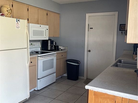 5th image of 2239 Lotus Rd