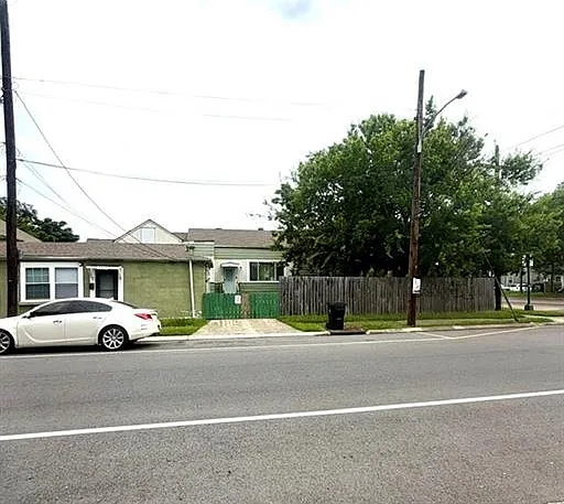 3 bed, 1.0 bath, 1400 sqft, $1,585 — Photo 3