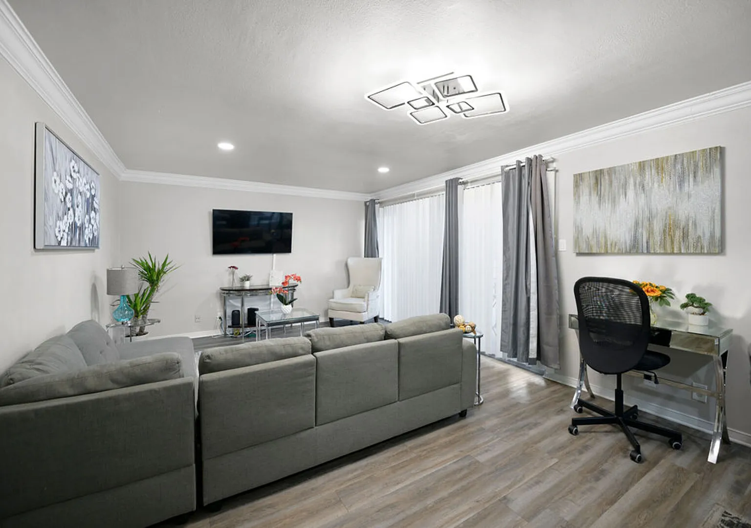 GP32A World Cup Stay- 10min to AT&T- Sleeps 6 - Free Parking — Photo 2