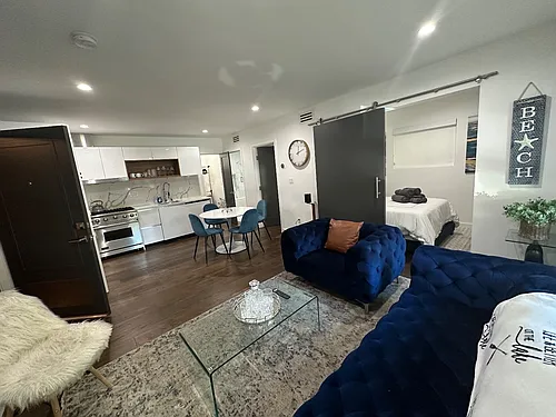 1267 N Laurel Ave #11 Photo 1