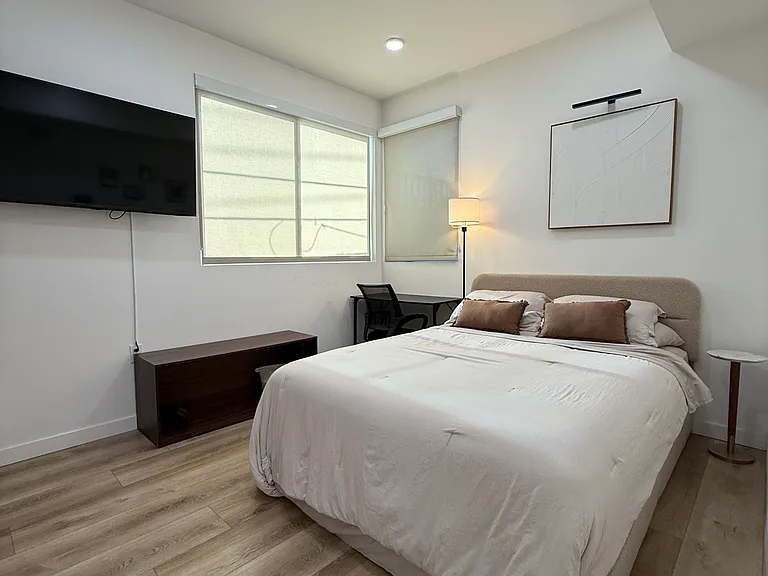 Fairfax Apartments — Photo 72
