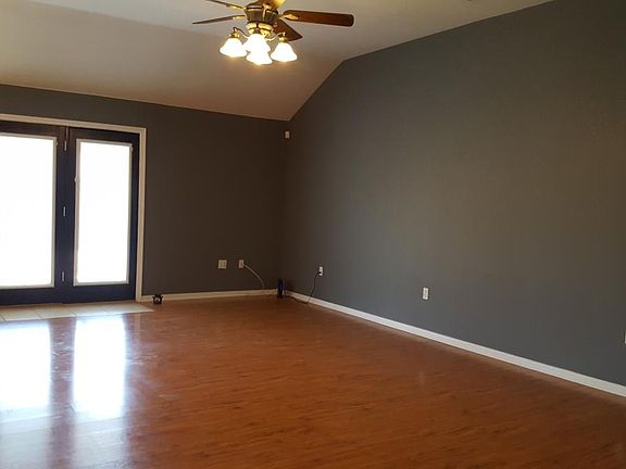 2nd image of 2511 Merle Dr