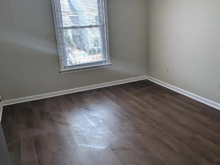 143 W Victoria Ct #F — Photo 8