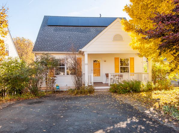 110 Chisholm Pl