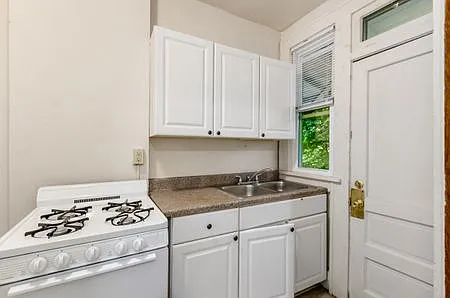 303 S 17th St — Photo 12