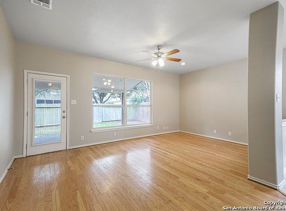 5th image of 218 Tapwood Ln