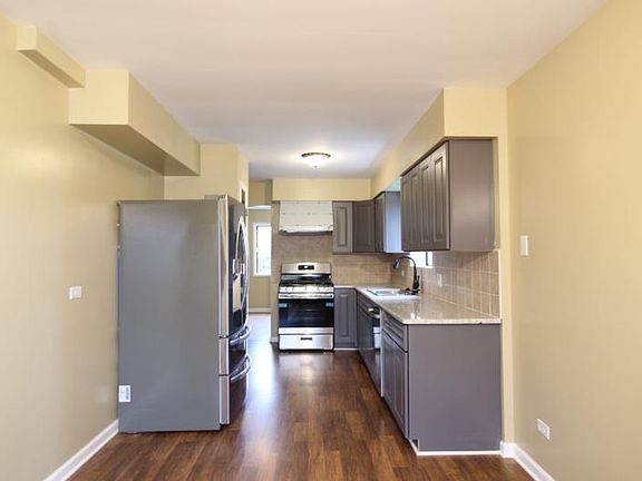 3rd image of 1225 Hunters Ln