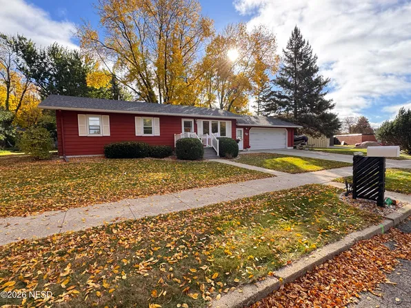 1310 Harmony Ln, Watertown, SD 57201