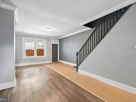 5th image of 922 E Schiller St