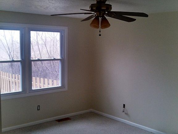 3rd image of 1184 Cunningham Dr