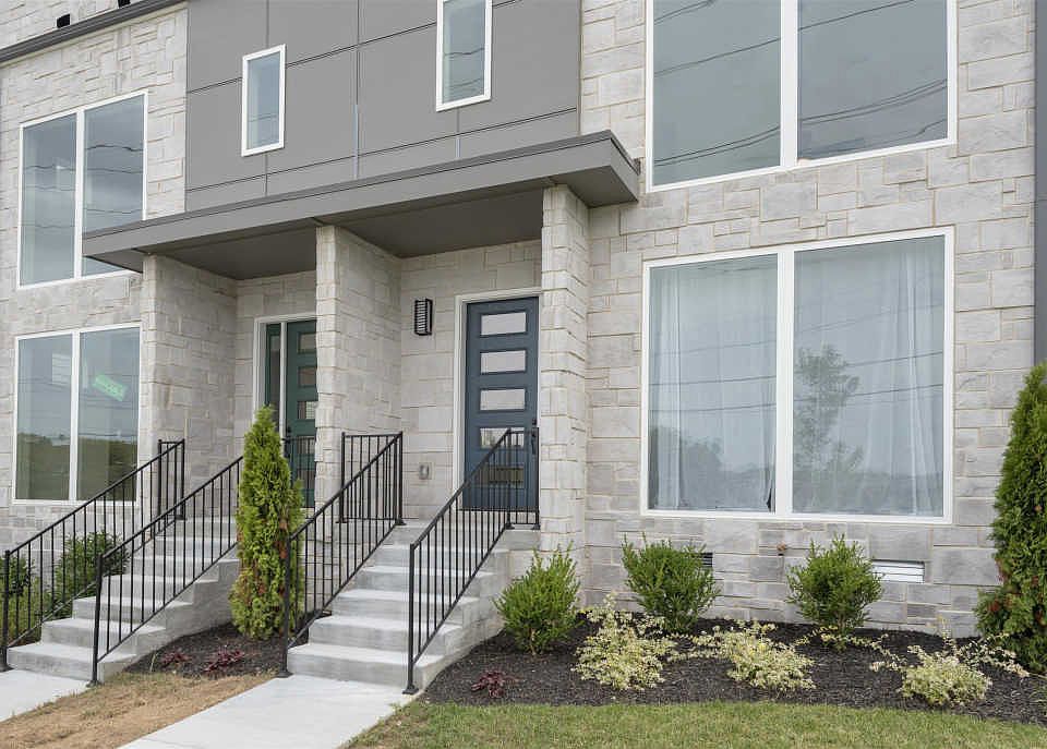 1st image of 1003B Summitt Ave