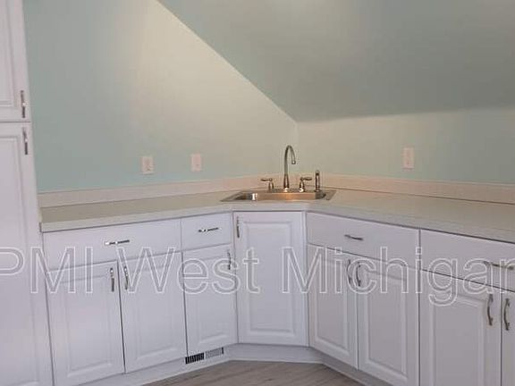 2nd image of 946 Pine Ave NW
